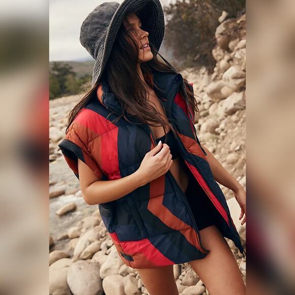 FP Movement - Free People In A Bubble Printed Puffer Vest - Amaranth Combo - XS - Picture 2 of 9